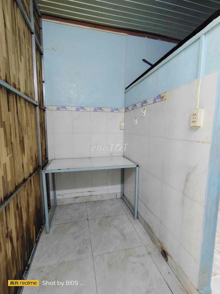 Nhà 1 Trệt 1 Lầu 2pn 1wc ban công thoáng mát ngay chợ Bình Triệu 5.5tr