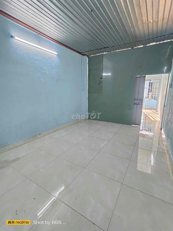 Nhà 1 Trệt 1 Lầu 2pn 1wc ban công thoáng mát ngay chợ Bình Triệu 5.5tr