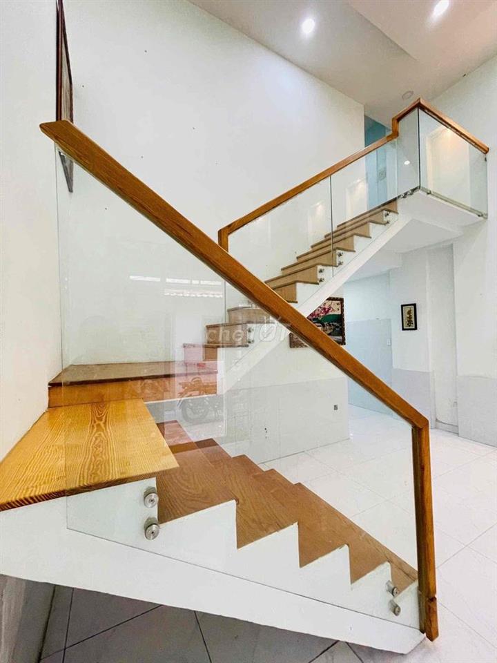 Nhà 60m2 1 trệt 1 lửng 3pn 3wc đối diện Vạn Phúc City 4,2tỷ tl