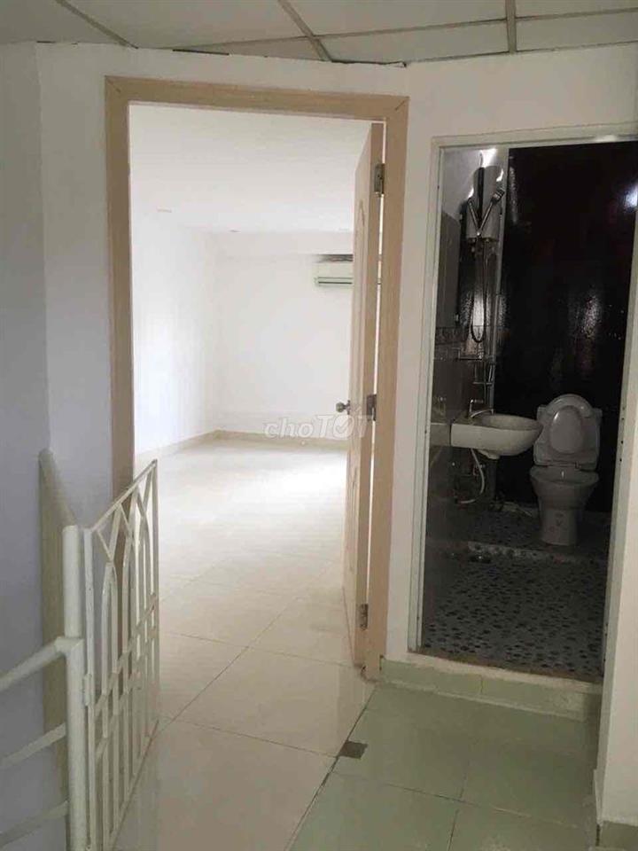 Nhà 65m2 1lầu 3pn 2wc HBC đối diện Gigamall