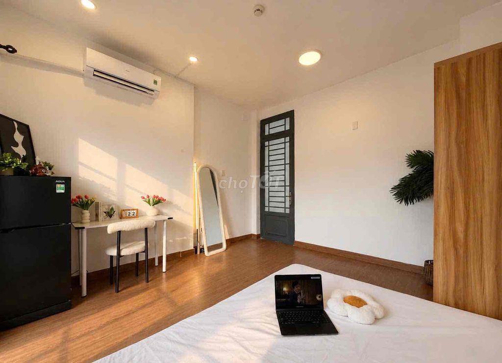 CHO THUÊ CĂN HỘ STUDIO BAN CÔNG ĐI BỘ QUA ĐH VĂN LANG