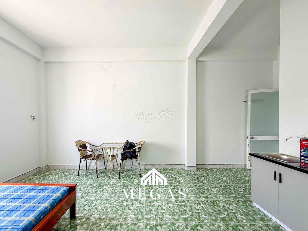 CHO THUÊ STUDIO CỬA SỔ BAN CÔNG NẰM NGAY NGÃ TƯ MK
