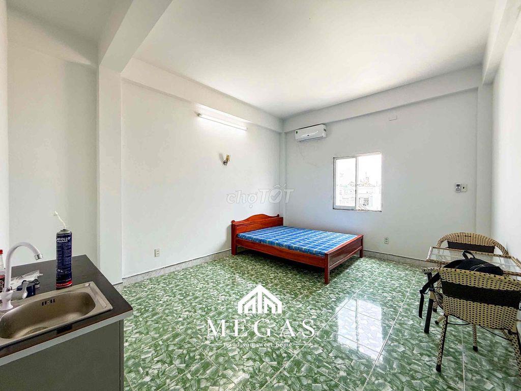CHO THUÊ STUDIO CỬA SỔ BAN CÔNG NẰM NGAY NGÃ TƯ MK