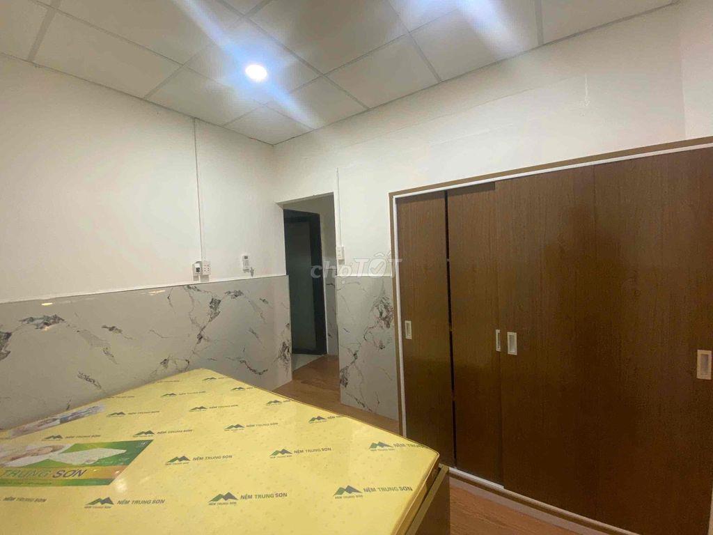 CHÍNH CHỦ CHO THUÊ STUDIO BAN CÔNG TÁCH BẾP NẰM NGAY TRUNG TÂM