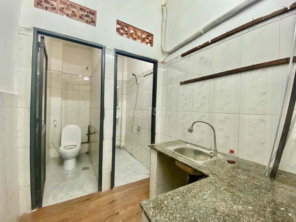 CHÍNH CHỦ CHO THUÊ 1PN TÁCH BẾP GIÁ RẺ NẰM NGAY TRUNG TÂM