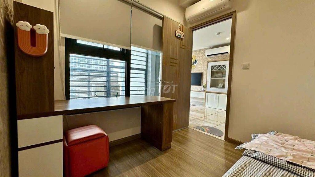 Cho thuê 2pn2wc toà S606 vinhome grand pack q9