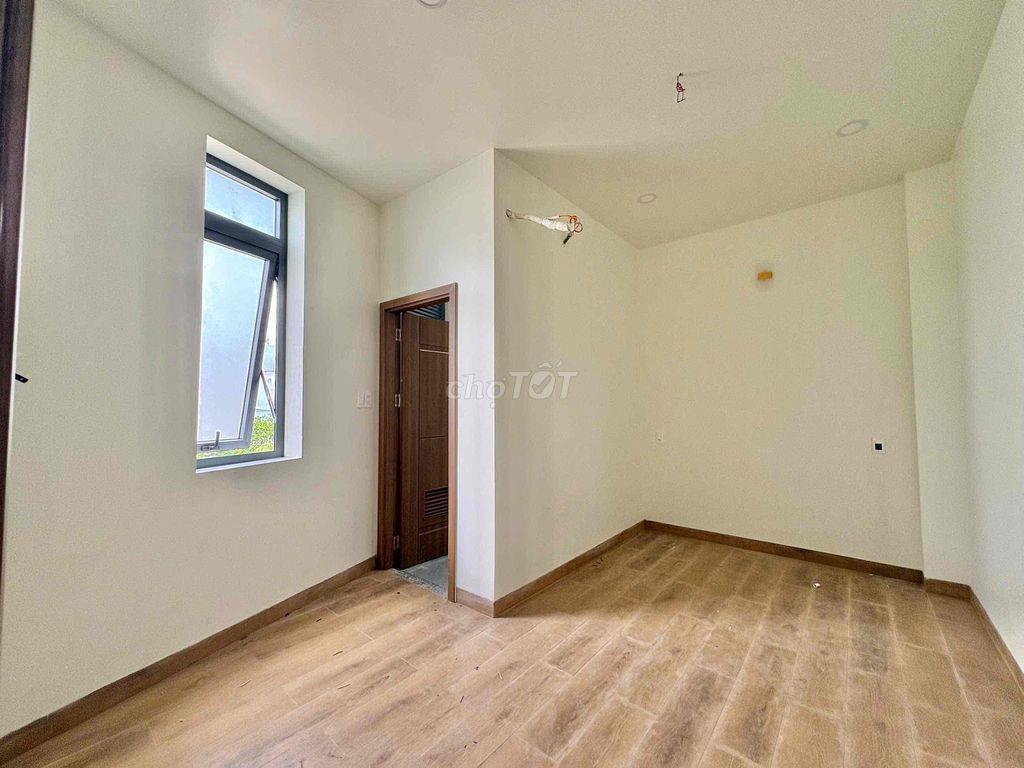 Cho Thuê Nhà nguyên căn Gần CĐ Công Thương, khu CNC Q9, ở được đông