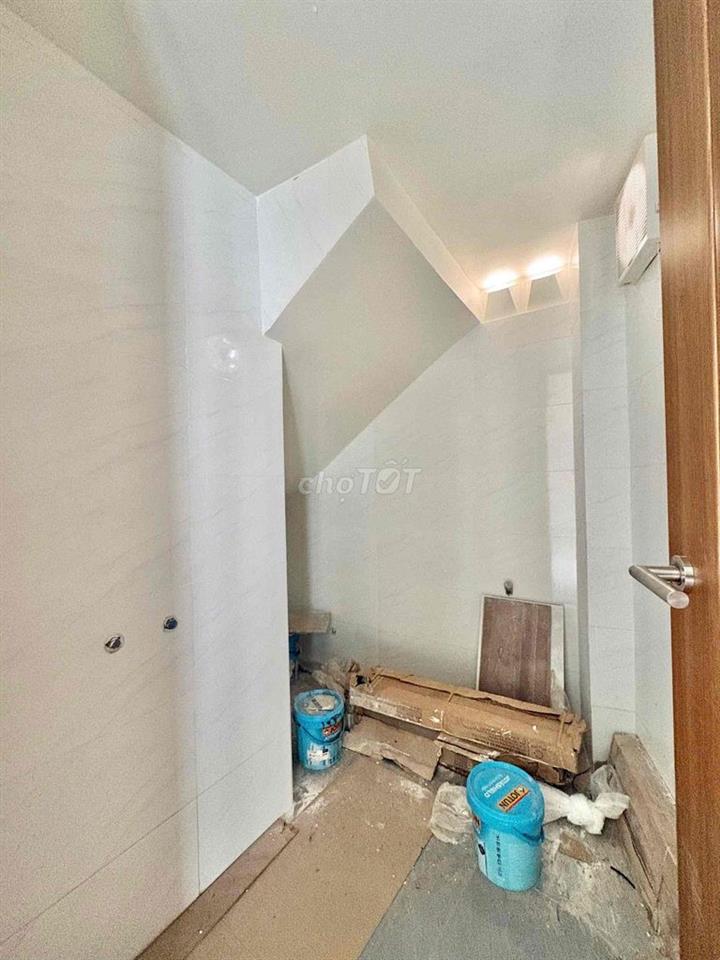 Cho Thuê Nhà nguyên căn Gần CĐ Công Thương, khu CNC Q9, ở được đông
