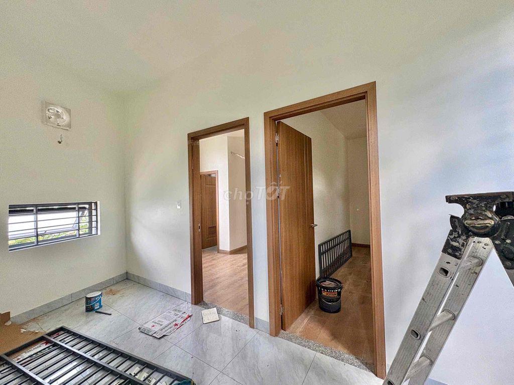 Cho Thuê Nhà nguyên căn Gần CĐ Công Thương, khu CNC Q9, ở được đông