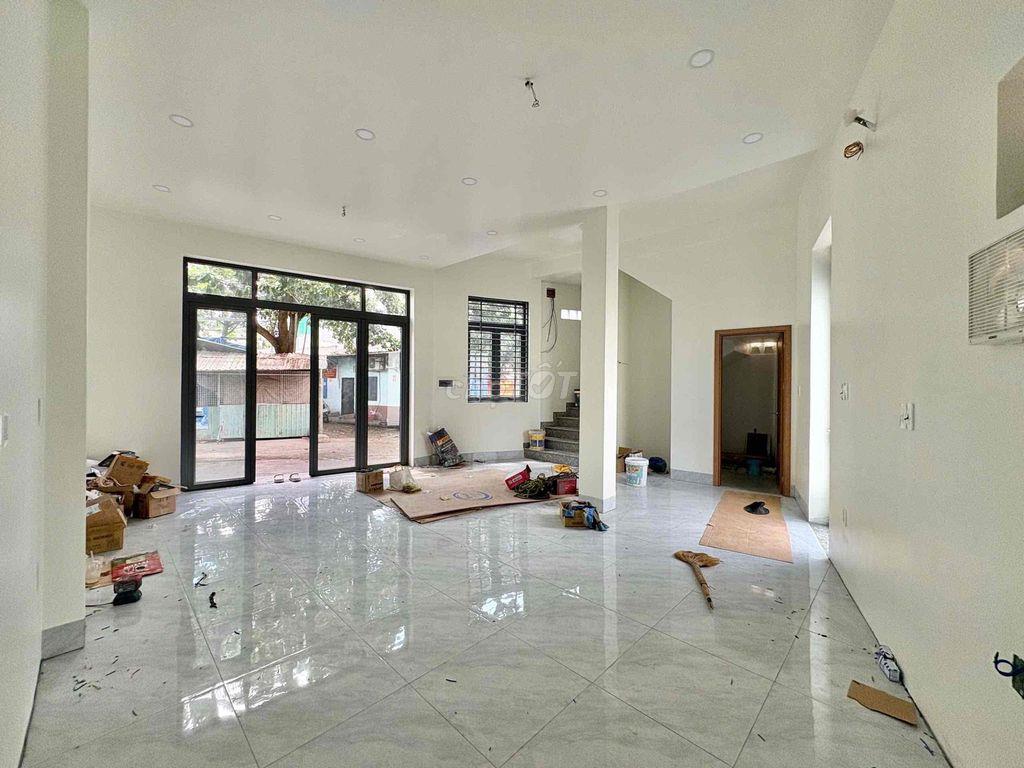 Cho Thuê Nhà nguyên căn Gần CĐ Công Thương, khu CNC Q9, ở được đông