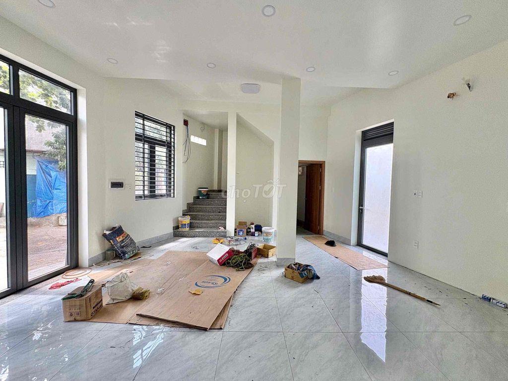 Cho Thuê Nhà nguyên căn Gần CĐ Công Thương, khu CNC Q9, ở được đông