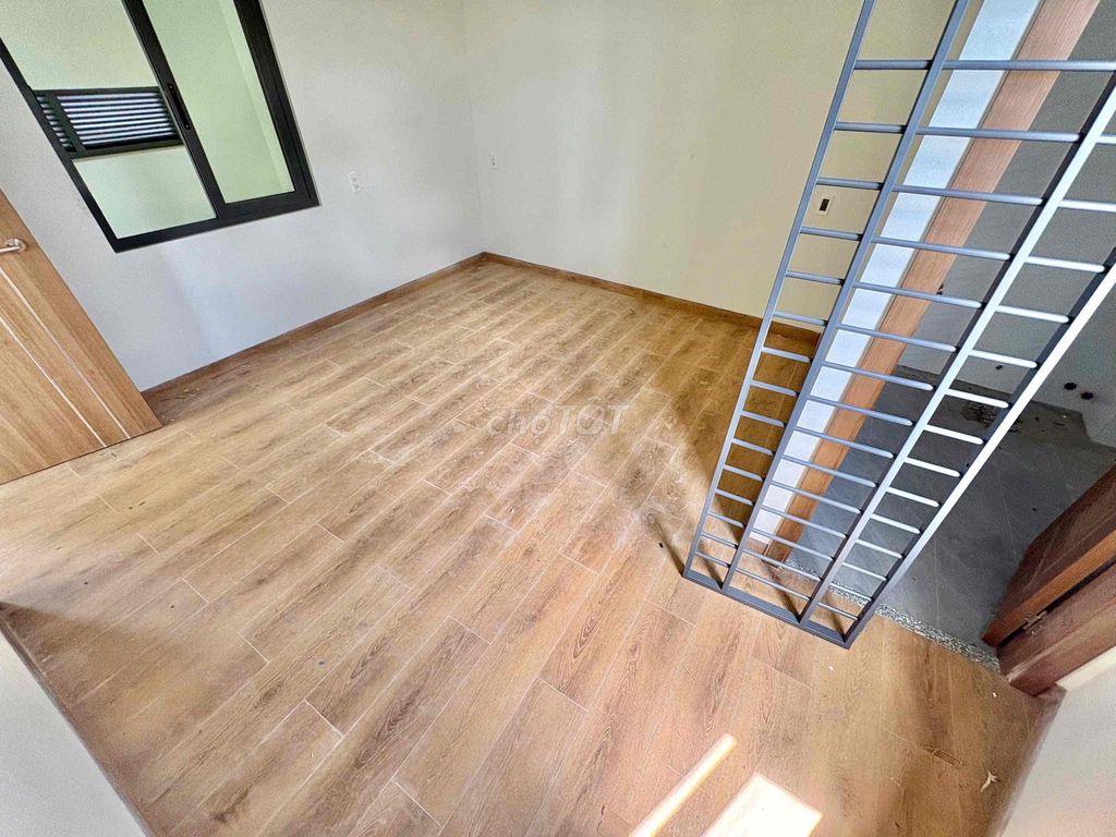 Cho Thuê Nhà nguyên căn Gần CĐ Công Thương, khu CNC Q9, ở được đông