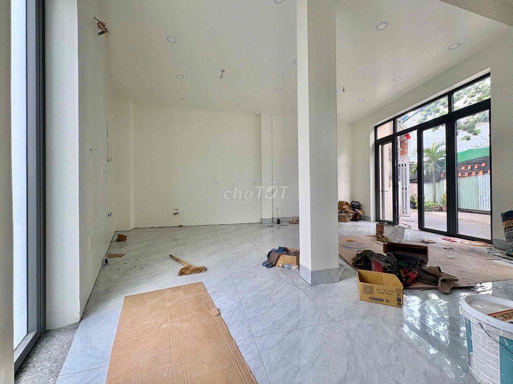 Cho Thuê Nhà nguyên căn Gần CĐ Công Thương, khu CNC Q9, ở được đông
