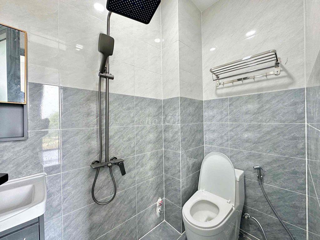 CHDV Ban Công Full Nội Thất Gần UFM - Khu CNC, Võ Văn Hát, Long Trường