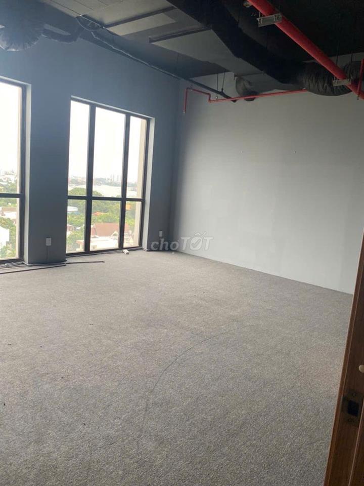 Cho thuê văn phòng mặt tiền Phạm Văn Đồng ngay Gigamall