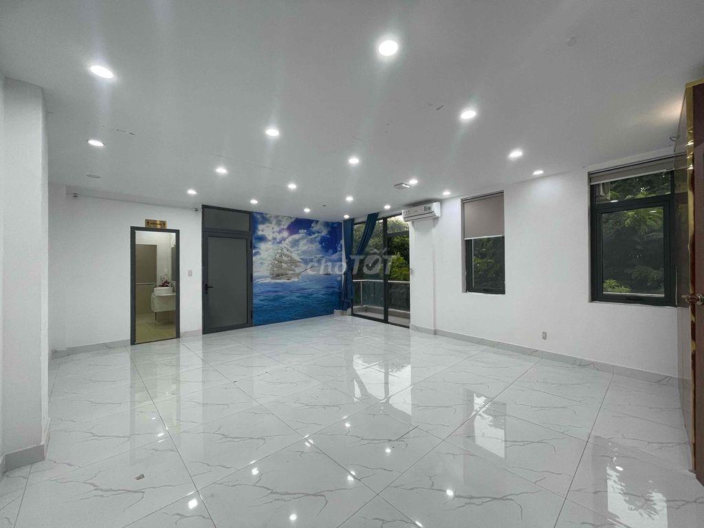 Cho thuê văn phòng góc 2 mặt tiền đường lớn giá 14tr - Vạn Phúc City