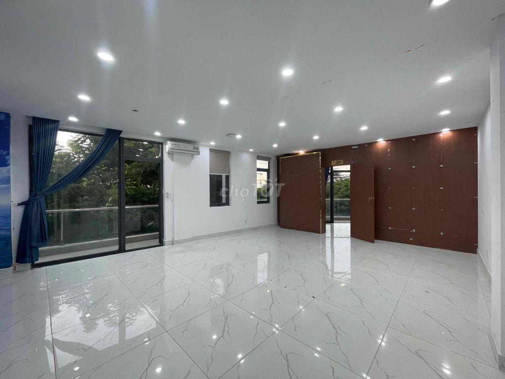Cho thuê văn phòng góc 2 mặt tiền đường lớn giá 14tr - Vạn Phúc City