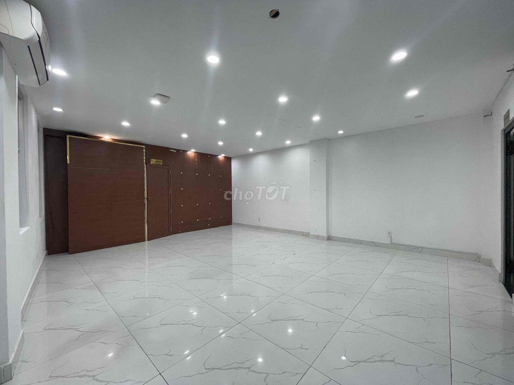 Cho thuê văn phòng góc 2 mặt tiền đường lớn giá 14tr - Vạn Phúc City
