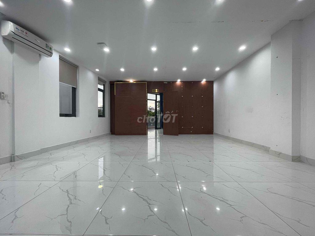Cho thuê văn phòng góc 2 mặt tiền đường lớn giá 14tr - Vạn Phúc City