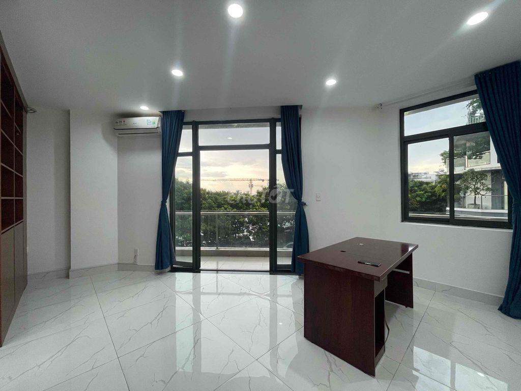 Cho thuê văn phòng góc 2 mặt tiền đường lớn giá 14tr - Vạn Phúc City