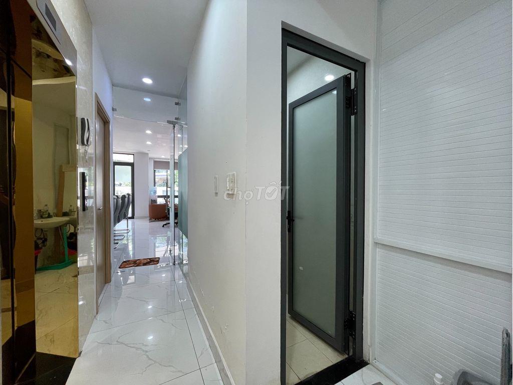 Cho Thuê Mặt Bằng Góc 2 Mặt Tiền, Setup Sẵn Nội Thất - Vạn Phúc City
