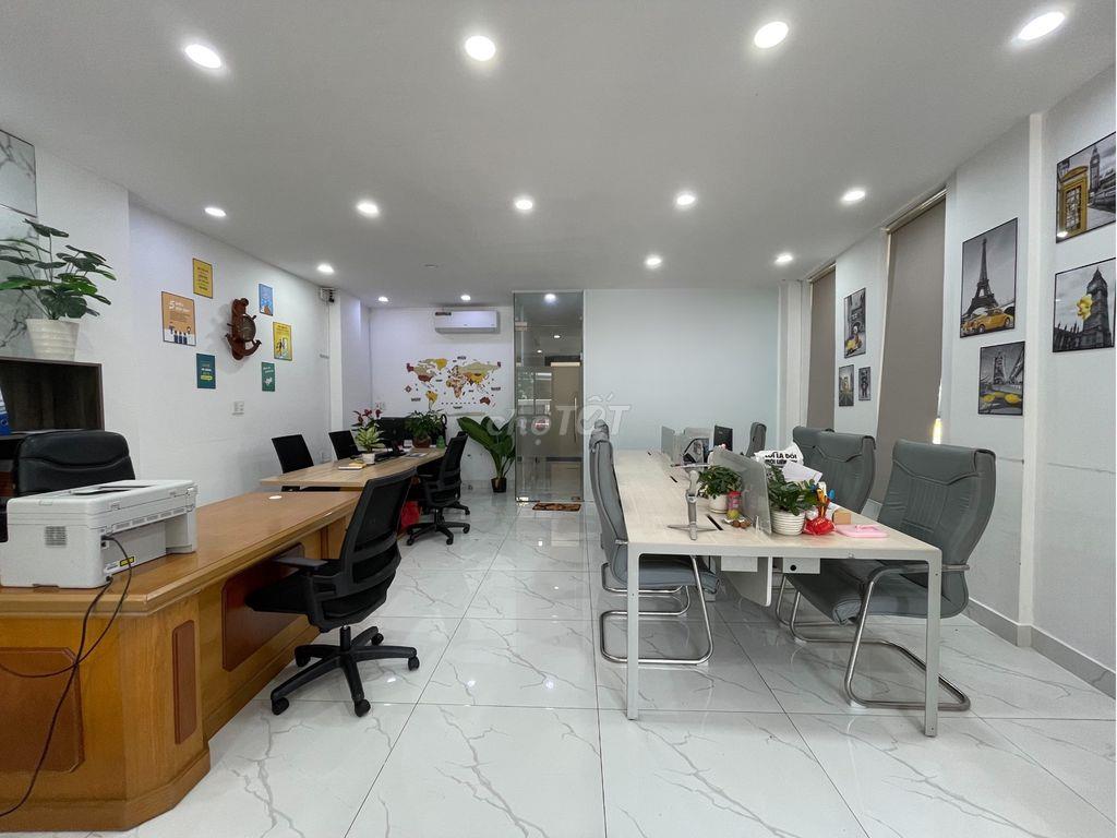 Cho Thuê Mặt Bằng Góc 2 Mặt Tiền, Setup Sẵn Nội Thất - Vạn Phúc City