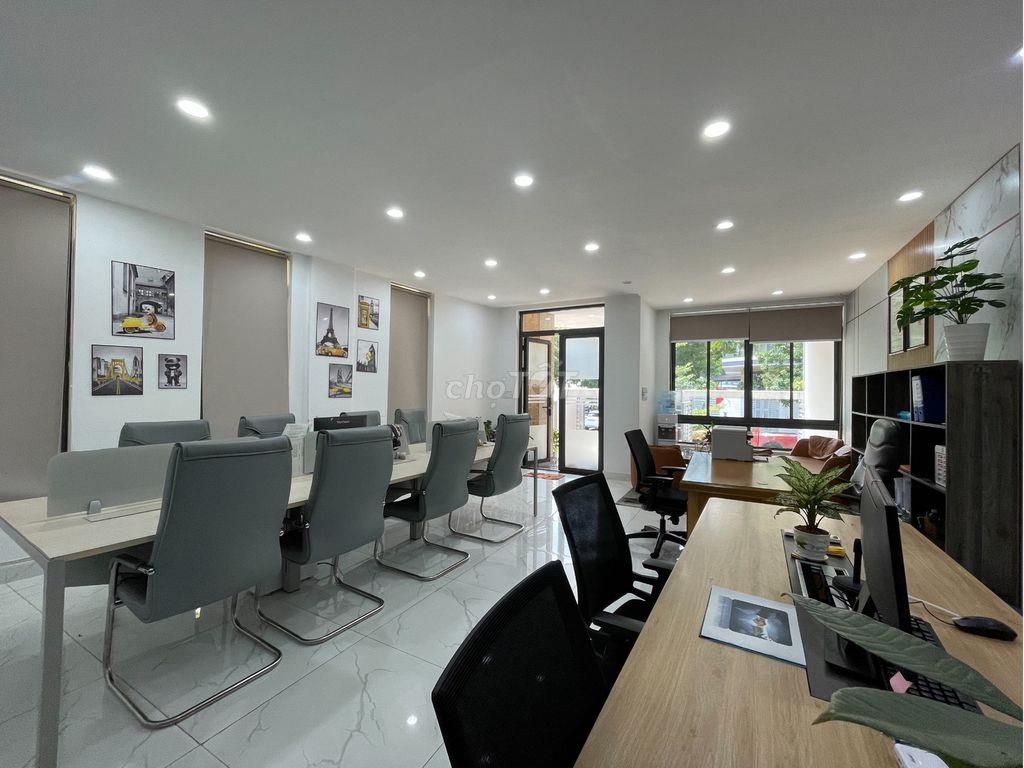 Cho Thuê Mặt Bằng Góc 2 Mặt Tiền, Setup Sẵn Nội Thất - Vạn Phúc City