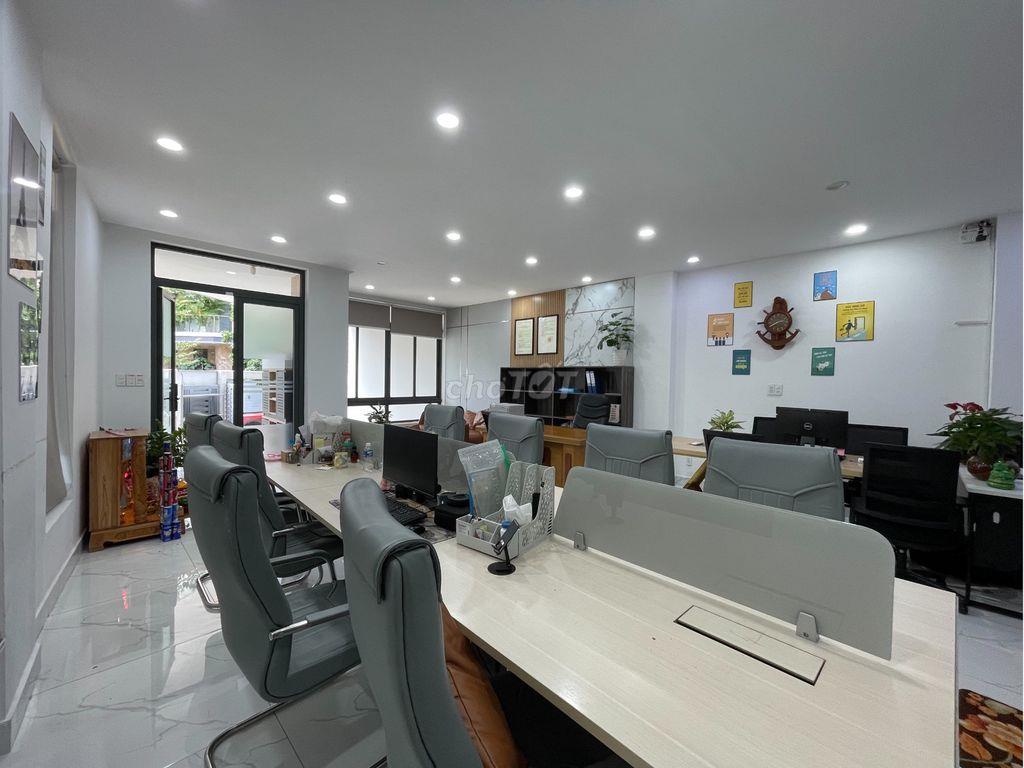 Cho Thuê Mặt Bằng Góc 2 Mặt Tiền, Setup Sẵn Nội Thất - Vạn Phúc City