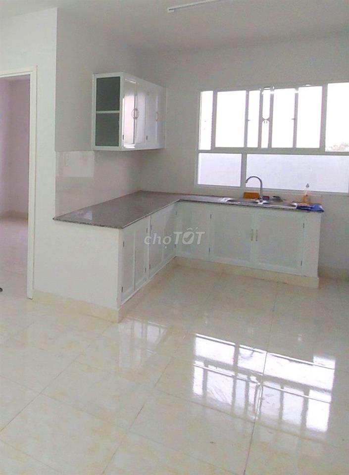 Căn hộ 55m2 , 1WC, 1PN, nội thất cơ bản: giường, tủ bếp...