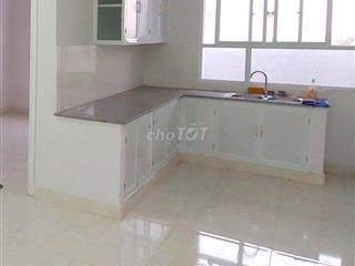 Căn hộ 55m2 , 1WC, 1PN, nội thất cơ bản: giường, tủ bếp...