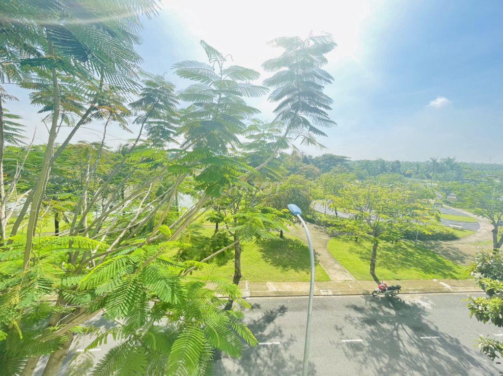 NHÀ PHỐ PARK RIVERSIDE - VIEW CÔNG VIÊN- 3 TẦNG -4PN 4WC - NT GẦN FULL