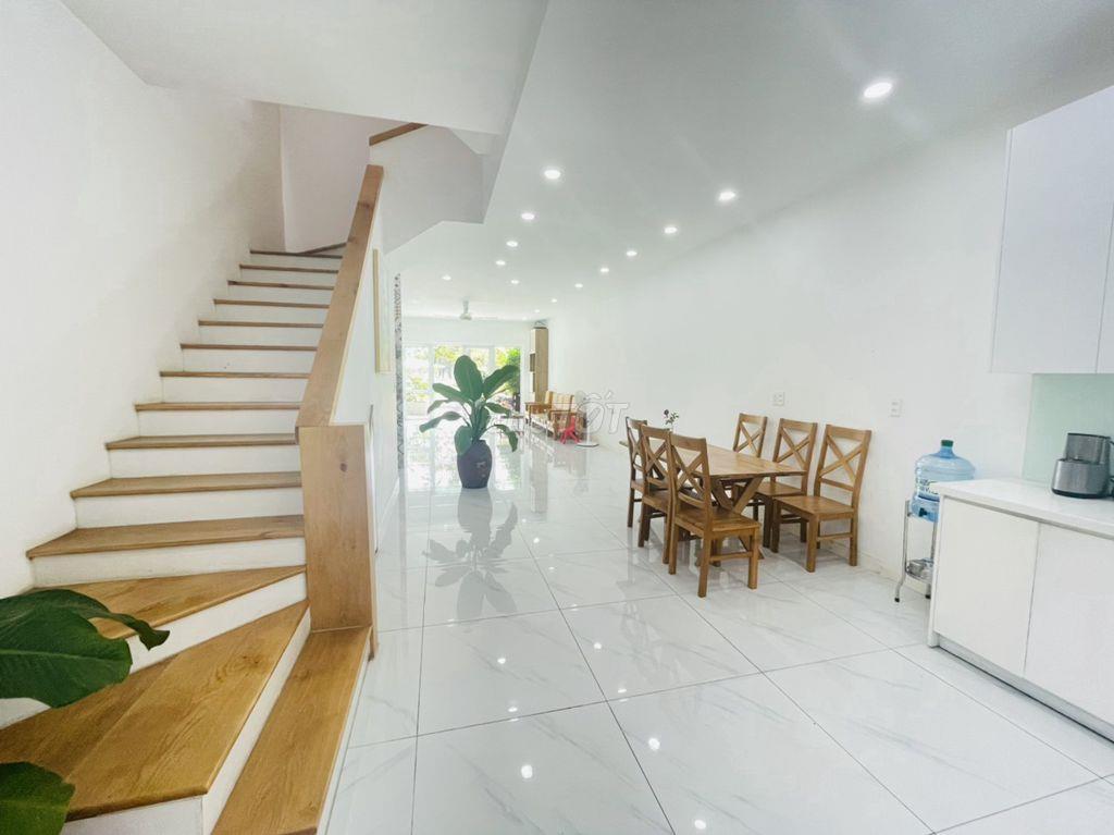 NHÀ PHỐ PARK RIVERSIDE - VIEW CÔNG VIÊN- 3 TẦNG -4PN 4WC - NT GẦN FULL