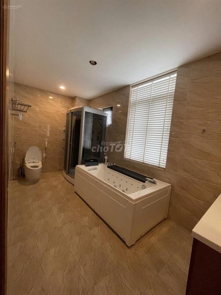 BT ĐƠN LẬP KDC LIÊN PHƯỜNG Q9 - FULL NT 4 TẦNG - CÓ THANG MÁY -5PN 5WC