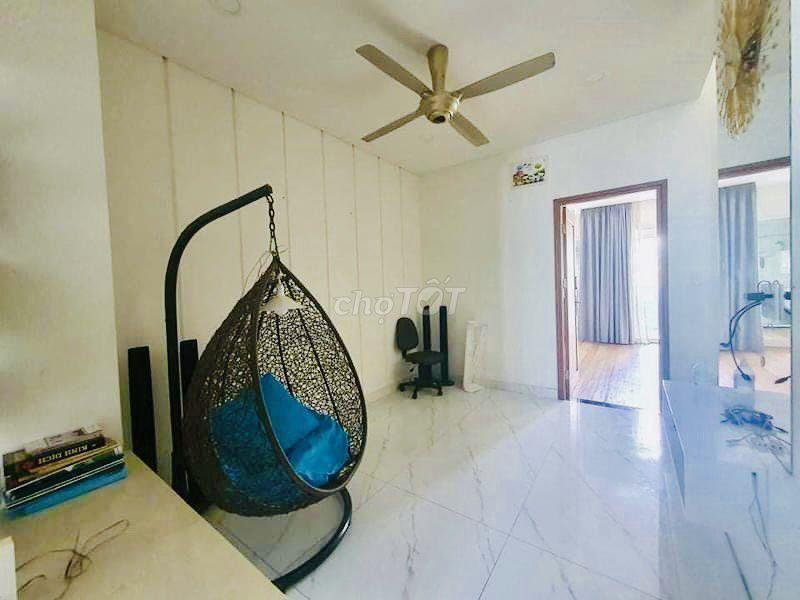 NHÀ COMPOUND MELOSA KHANG ĐIỀN - 3 TẦNG - 4PN 4WC - SÂN ĐẬU Ô TÔ RIÊNG