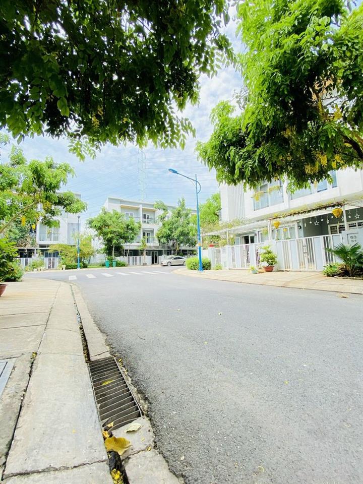 PHÒNG TRỌ KDC MEGA VILLAGE KHANG ĐIỀN - FULL NT - FREE XE MÁY - HỒ BƠI