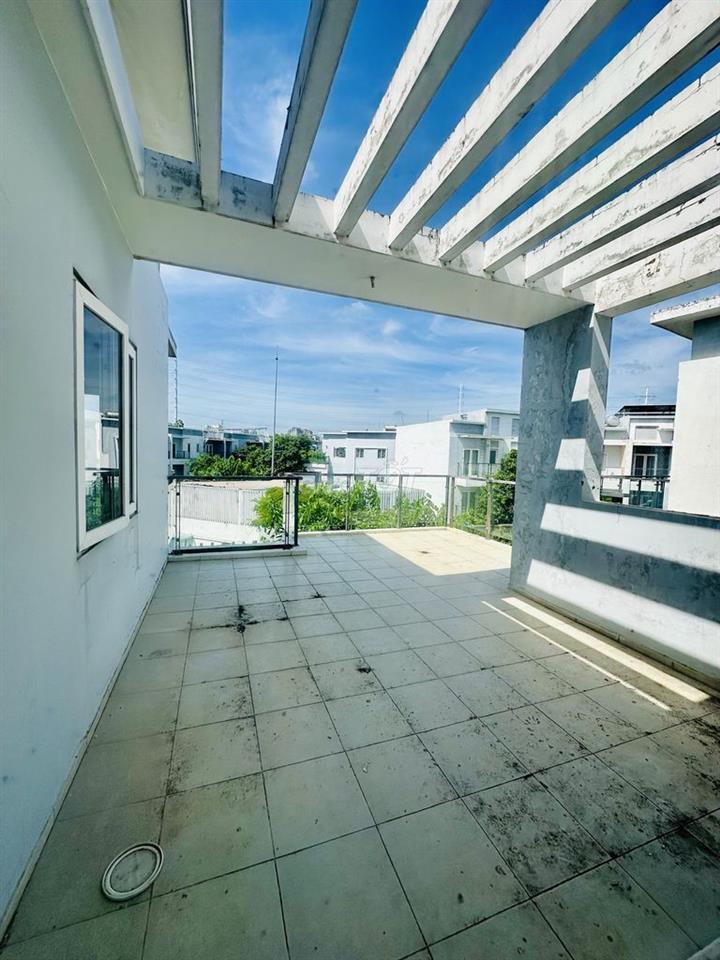 CĂN GÓC KHU COMPOUND MEGA VILLAGE KHANG ĐIỀN - 3 SÀN TRỐNG CÓ MÁY LẠNH