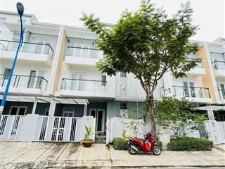 NHÀ THÔ 5X19M 3 TẦNG- MEGA VILLAGE KHANG ĐIỀN -VIEW HỒ BƠI - HƯỚNG MÁT