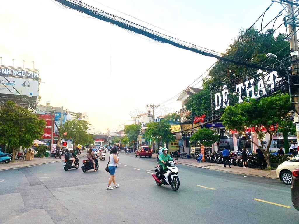 GIẢM 800triệu -HÀNG HIẾM NHÀ MẶT TIỀN HOÀNG DIỆU 2 XÂY DỰNG TỰ DO 