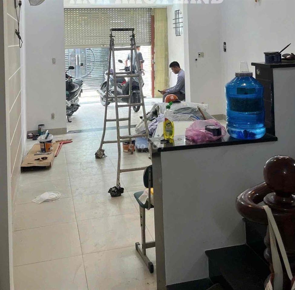 HÀNG HIẾM ! NHÀ 3 TẦNG MỚI Ở NGAY ĐƯỜNG NHỰA Ô TÔ GẦN NGAY HOÀNG DIỆU