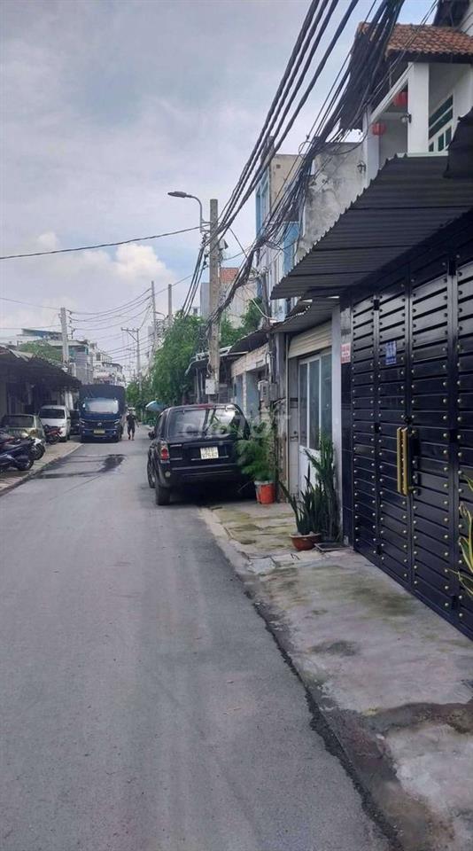 Chỉ 4,2 tỷ - Bán nhà 2 tầng gần chợ Hiệp Bình - 68m2 - Hẻm oto 5m