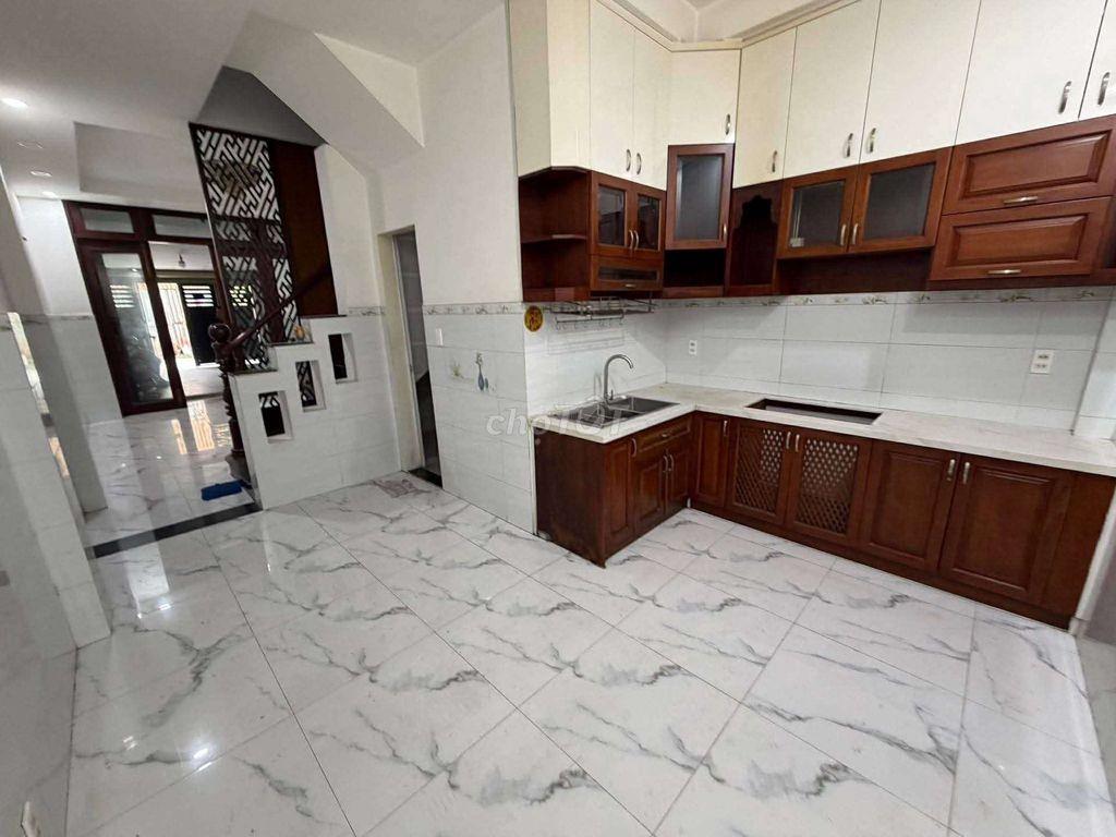 Chỉ 4,2 tỷ - Bán nhà 2 tầng gần chợ Hiệp Bình - 68m2 - Hẻm oto 5m