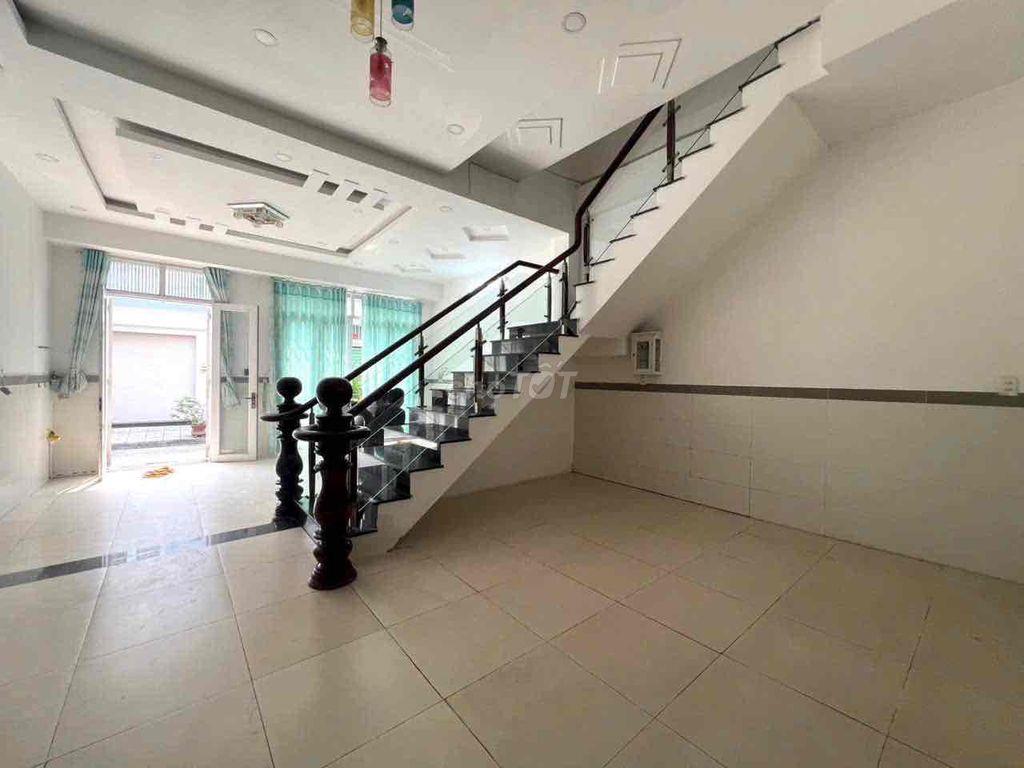 NHÀ KHU ĐỒNG BỘ PHÂN LÔ - ĐƯỜNG XE HƠI TRÁNH - GẦN HIỆP BÌNH