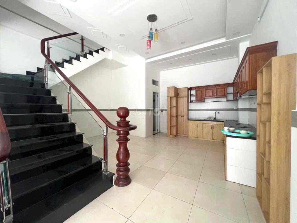 NHÀ KHU ĐỒNG BỘ PHÂN LÔ - ĐƯỜNG XE HƠI TRÁNH - GẦN HIỆP BÌNH