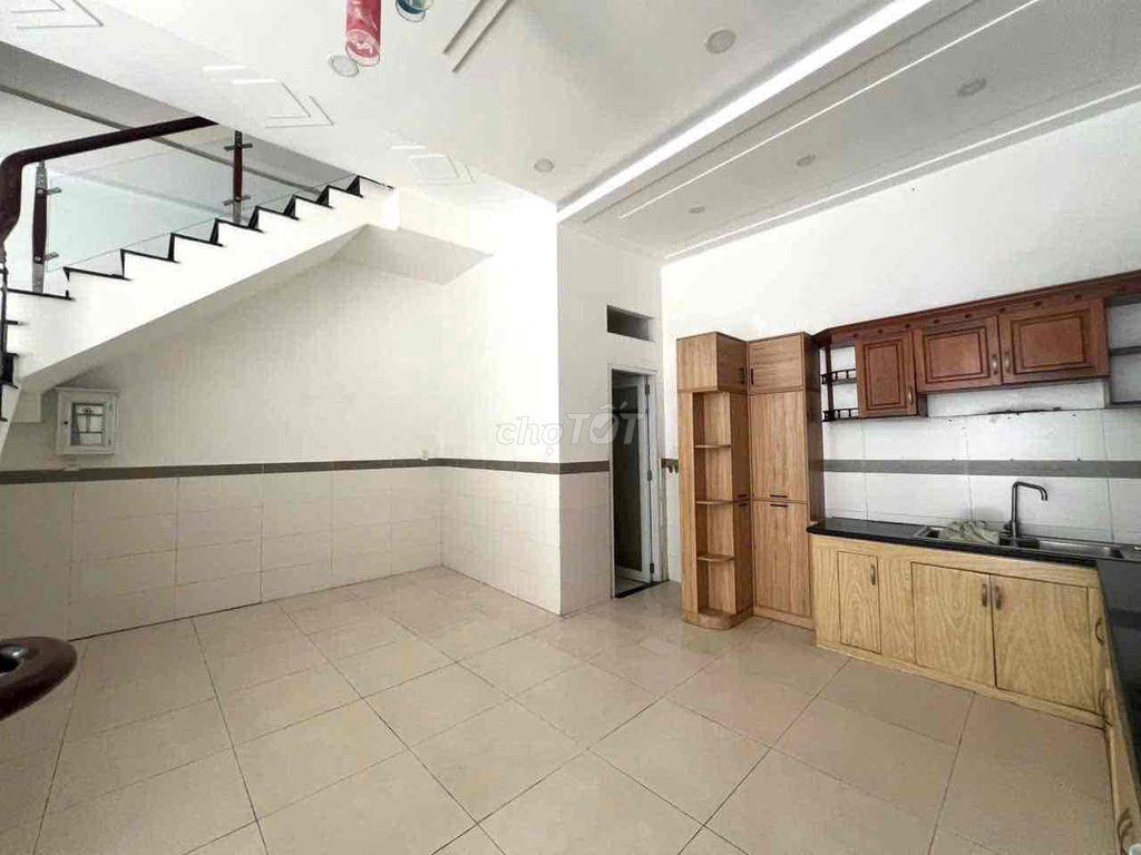 NHÀ KHU ĐỒNG BỘ PHÂN LÔ - ĐƯỜNG XE HƠI TRÁNH - GẦN HIỆP BÌNH
