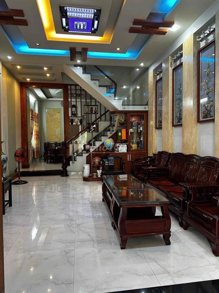 112m2 - GIÁ CHỈ 9.8 TỶ - NHÀ 3 TẦNG - HẺM XE TẢI - PHƯỜNG HIỆP BÌNH