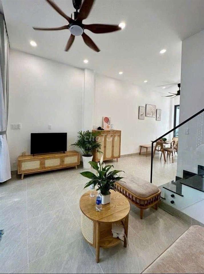 9.4TỶ KẾ PHẠM VĂN ĐỒNG ÔTÔ 2CHIỀU 3TẦNG VIP SÔNG ĐÀ DÒNG TIỀN