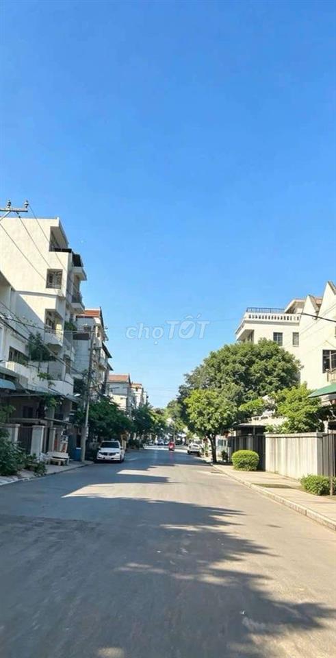 9.3TỶ MTKD QL13 MỞRỘNG ÔTÔ 2CHIỀU 3TẦNG VIP SÔNG ĐÀ DÒNG TIỀN