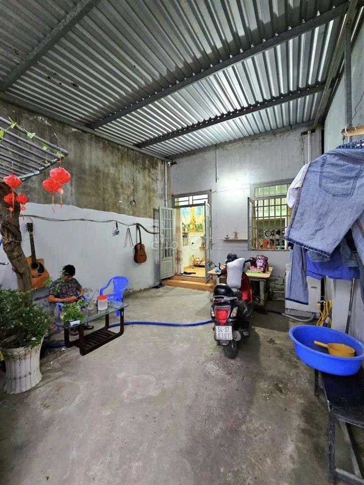 NHÀ PHỐ 54M2, NGANG 4.2M, 2 TẦNG, ĐƯỜNG Ô TÔ, GẦN CHỢ LONG TRƯỜNG 