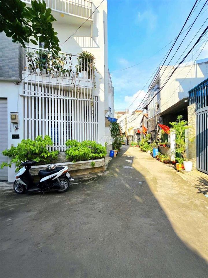 NHÀ PHỐ 54M2, NGANG 4.2M, 2 TẦNG, ĐƯỜNG Ô TÔ, GẦN CHỢ LONG TRƯỜNG 