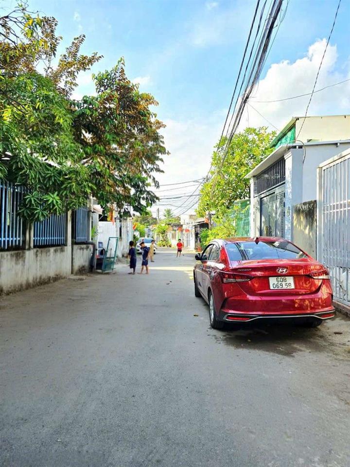 NHÀ PHỐ 54M2, NGANG 4.2M, 2 TẦNG, ĐƯỜNG Ô TÔ, GẦN CHỢ LONG TRƯỜNG 